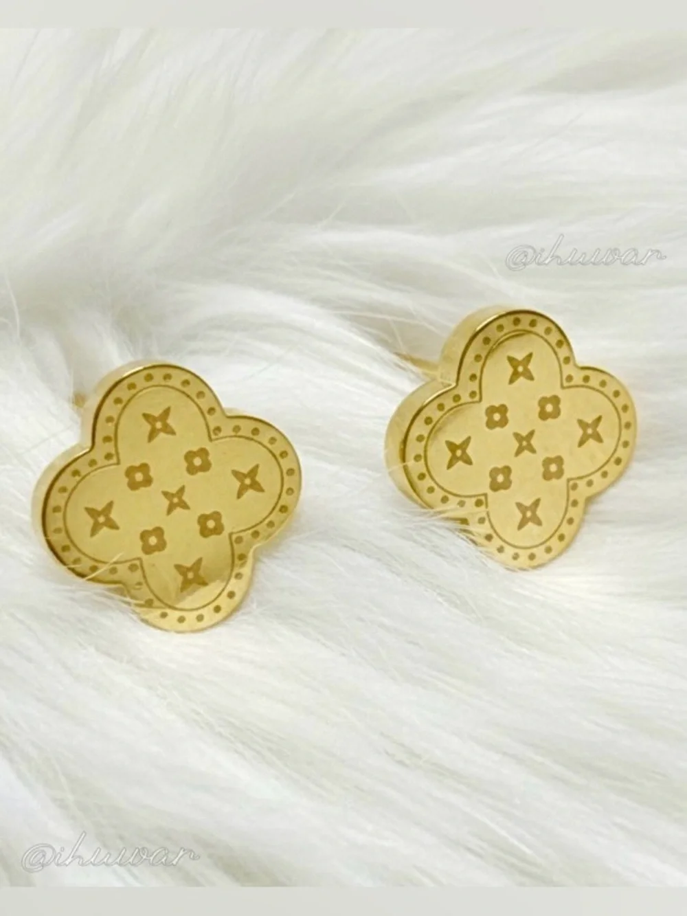 Four Leaf Clover 18K Gold Plated Stainless Steel Stud Earrings - Picture 3 of 6